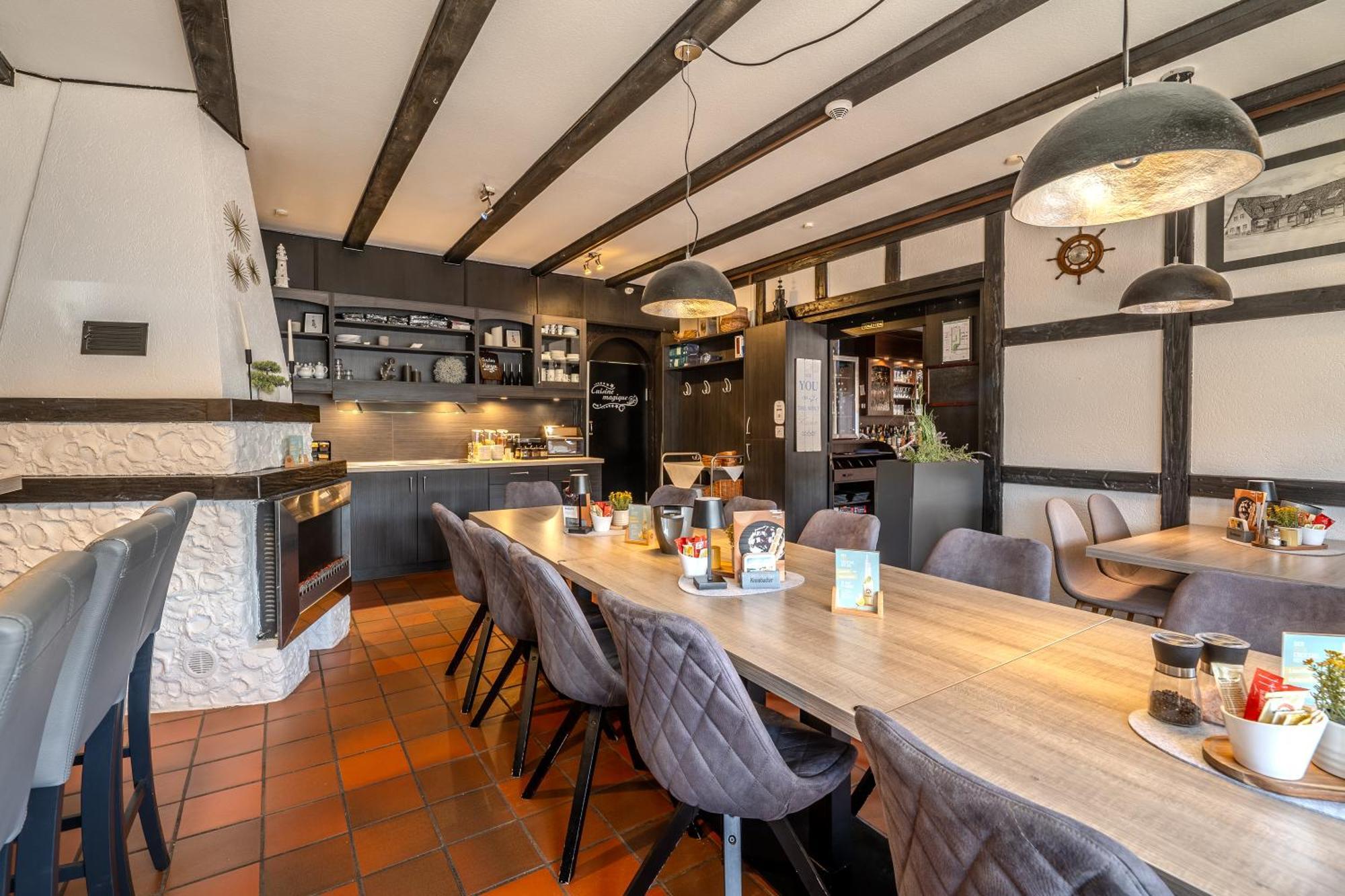 K357 - Hotel & Restaurant "Zur Post" In Otterndorf Bei Cuxhaven Экстерьер фото